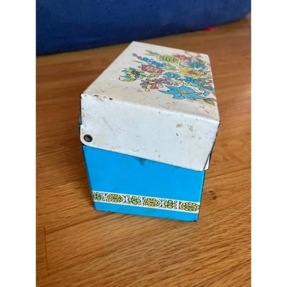 Vintage Floral Recipe Box Holder